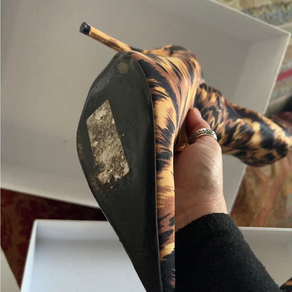 Balenciaga Knife Stretch Jersey Ankle Boots.
Tan, brown and black.
Pull on - Picture 3 of 11